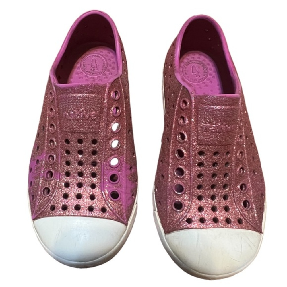 Native Kids Water Shoes in Pink and White